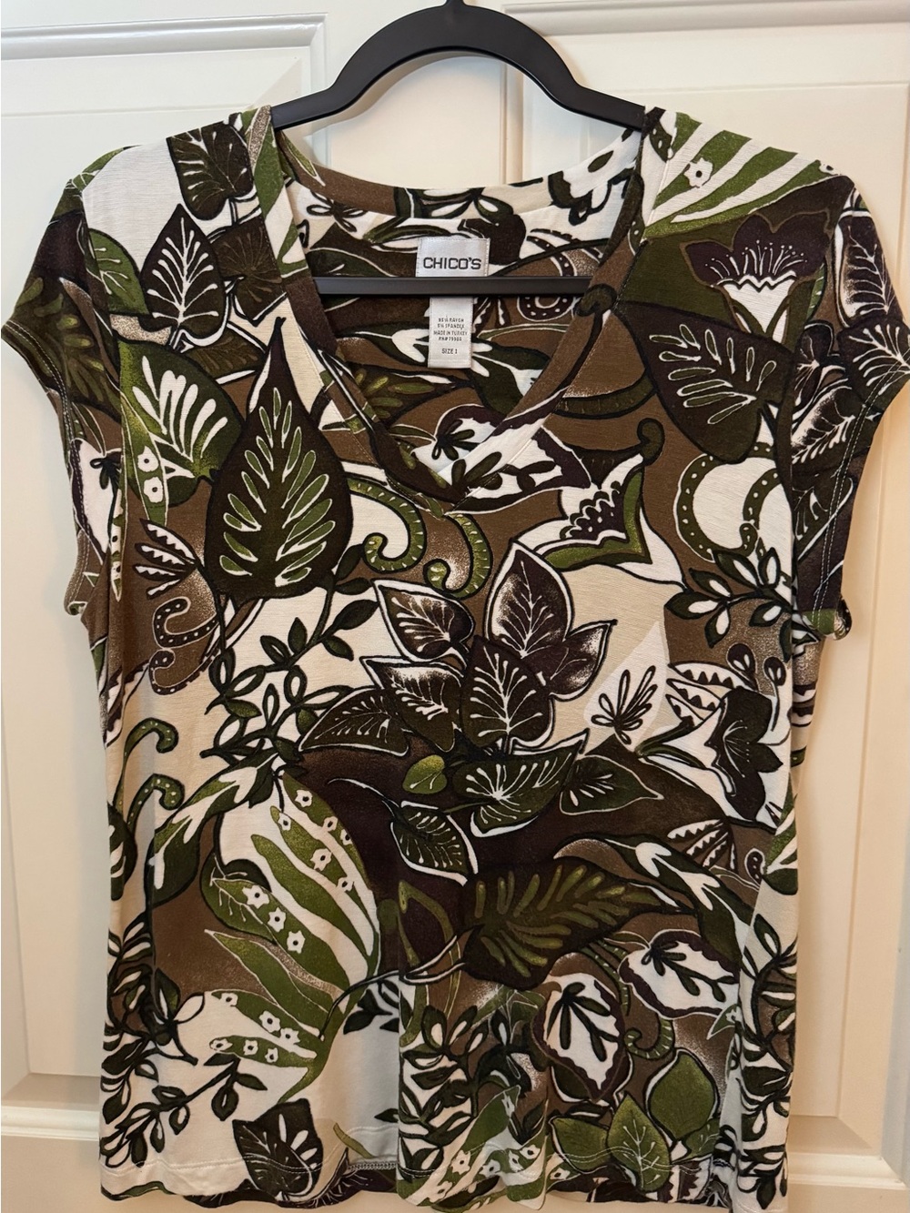 Chico's Top / Tee Botanical V-Neck
Chico’s Size -1 - Picture 2 of 8